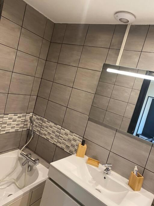 Gite De Tom Et Mag Classe 3 * Clevacances Villa Pontgibaud Exterior photo